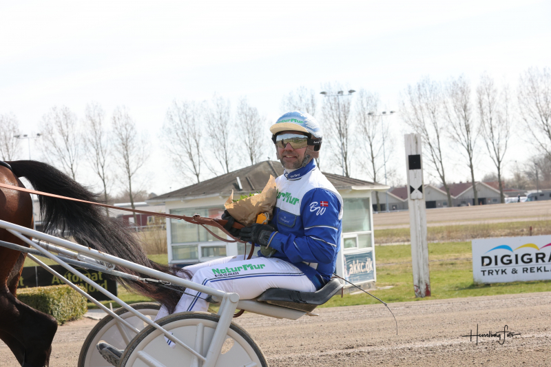 895A2227