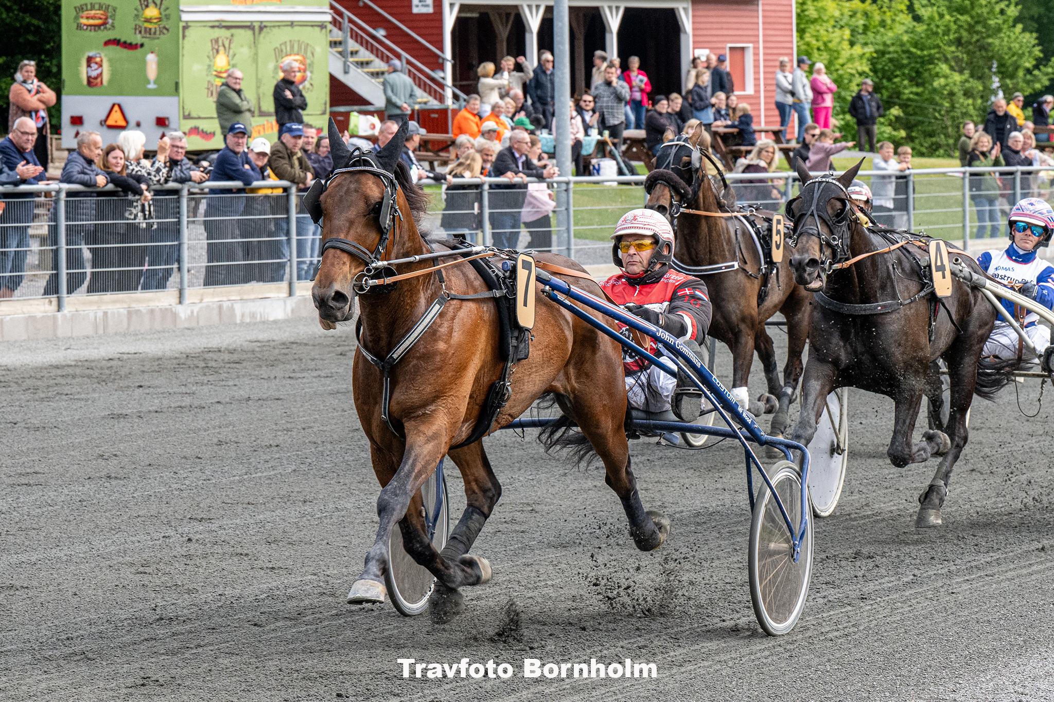 Ismael F Boko med John Gommans 5 juni 2025 Fotograf Torben Ager Travfoto Bornholm TKA 0888